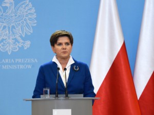 В Полша свалиха знамето на ЕС от заседанията на правителството