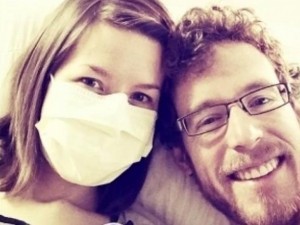 
Млада жена е алергична към мъжа си - ще умре, ако го докосне
 
