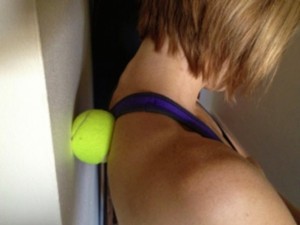 Масаж с тенис топка спасява от болки в гърба 