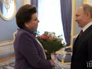
Валентина Терешкова празнува 80 години, Путин й подари чайка

