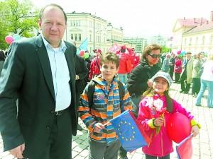 Михаил Миков: Опазих децата си от жълти атаки