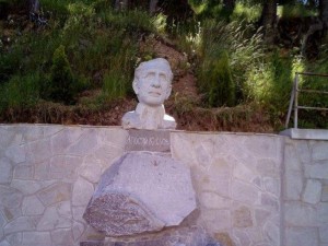 Вдигат паметник на основателя на "100 каба гайди"