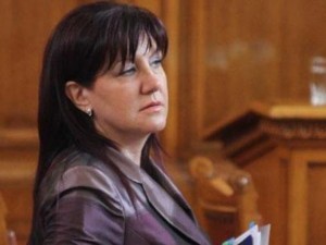 Защо Цвета Караянчева няма моралното право да председателства българския парламент