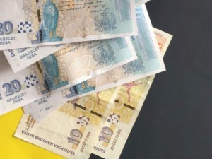 БНБ хвана над 250 фалшиви банкноти