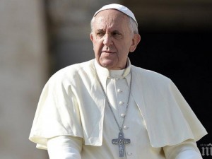 Папа Франциск идва с 200 служители 
 