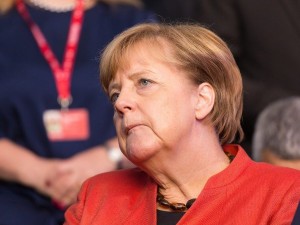 Меркел остана без коса 
 
