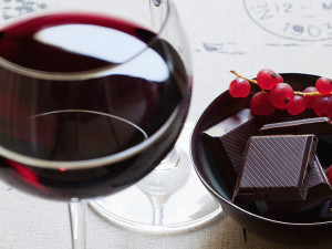 Диета с червено вино и шоколад взриви света 
 
