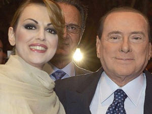Новата любима на Берлускони – с 50 години по-млада от него
