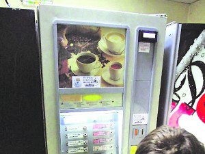 Кафе автоматите на ремонт заради новата двулевка