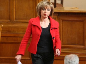 Депутатското място на Мая Манолова, която от днес е национален омбудсман, виси във въздуха!