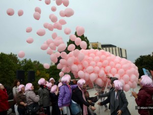 1200 розови балона полетяха в небето над София