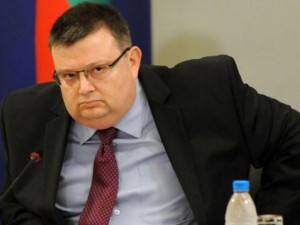 Цацаров поискал общо 9 имунитета на кадидат-кметове и съветници 