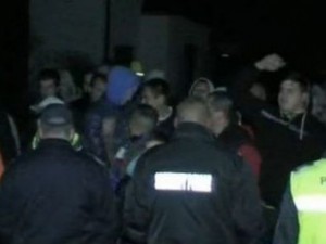 Партийна агитка арестува шефа на опонентите си в училище, село Змеица е блокирано 