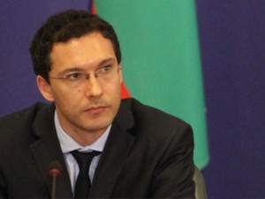 МВнР: Няма данни за загинали или пострадали българи при атентатите в Париж