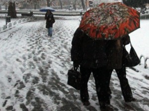 Синоптици от БАН: Зимата ни връхлита с пълна сила! Утре сняг в половин България, обявен е жълт код