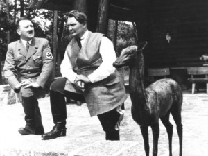 Гьоринг бил импотентен наркоман, тайно се обличал като жена