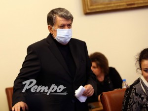 Вежди Рашидов сe появи с маска в Министерски съвет