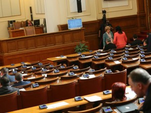 В България на 1 депутат – 32 000 избиратели,  Германия – 1 на 136 000
 
