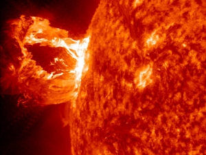 Учени: Свръхмощни изригвания на Слънцето ще разрушат Земята!
 