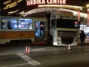Катастрофа спря трамваи 20 и 23