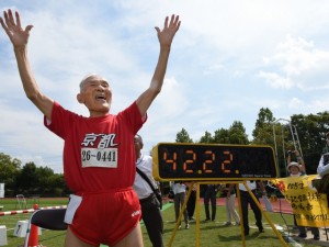 Столетник пробяга 100 метра за 42 секунди
 