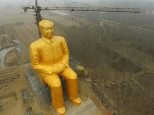 Китайци издигнаха гигантски Мао Дзедун