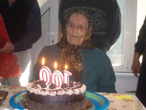 Баба Севастица на 100:
 
Тайната на дълголетието е да правиш добро
 
 