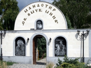 Стари моми молят за мъж в манастира "Св. Мина"
 