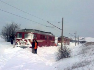 Влакове спрени от движение заради снега в 3 участъка
 