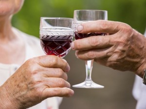 Червено вино за здраве и за дълбока старост