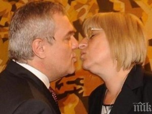 Палавите целувки на политиците