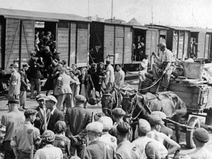 Комисарят по еврейските въпроси Александър Белев договаря с Гестапо депортация на 20 000 български евреи