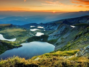 Бог, България и босилек - Божествена триада
