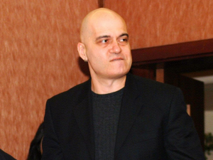 Време е Слави Трифонов да признае: Изнудвал ли е Борисов за половината ГЕРБ