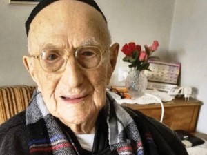 Най-възрастният мъж в света е оцелелият от Холокоста Израел Кристал