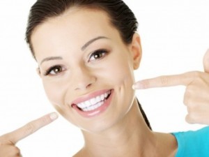 Бърз и лесен домашен метод за избелване на зъбите смая стоматолози