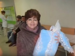 55-годишната баба Елена роди внука си