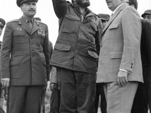 Кастро и Шарл Азнавур пили габровска ракия в "Етъра"