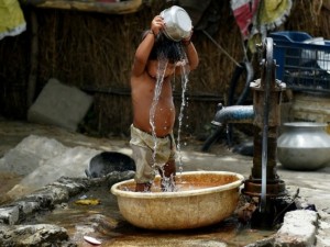 Рекордни жеги в Индия, хората мрат като мухи