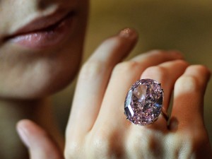 $72 млн. за пръстен с розов диамант
