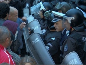 Кръв се ля на протеста в Раднево