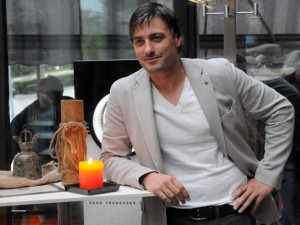 Владо Карамазов пръска по 10 бона за дрехи