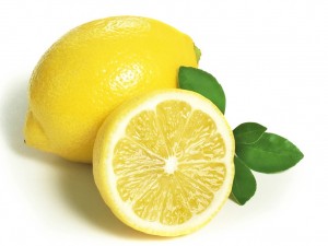 Преборете напуканите пети с лимон