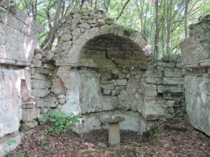 Прокълнат манастир сее смърт в Ботевградско