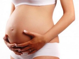 Жена е бременна 17 месеца, вадят бебето оперативно