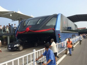 Автобус побира 1200 пътници