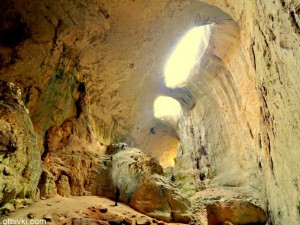 Мистична пещера край Луковит сбъдва желания