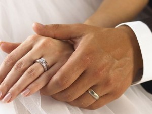 Защо носим сватбения пръстен на безименния пръст?