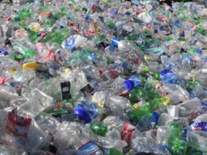 Как да ползваме опаковките на пластмасовите бутилки, за да не се отровим