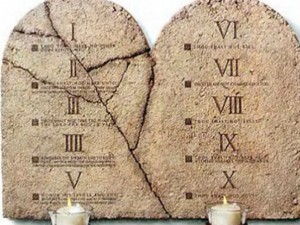 Продадоха древен текст на Десетте Божи заповеди